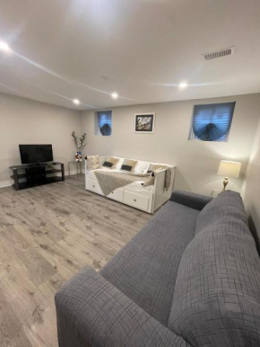 Private Entrance Comfy Basement Apartment in Mississauga, Free Parking, Easy to Airport, Downtown Toronto, Major Malls and High ways